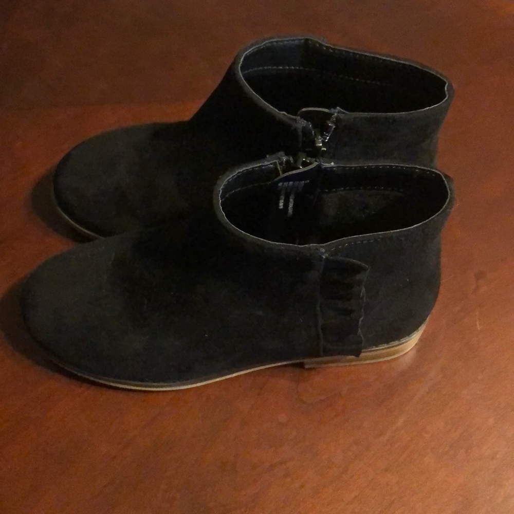 Black boots for girls